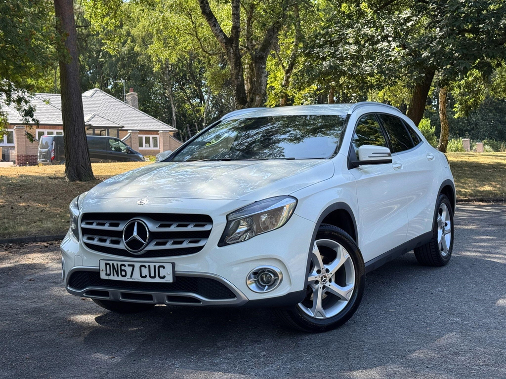 Mercedes-Benz GLA Class Green #18