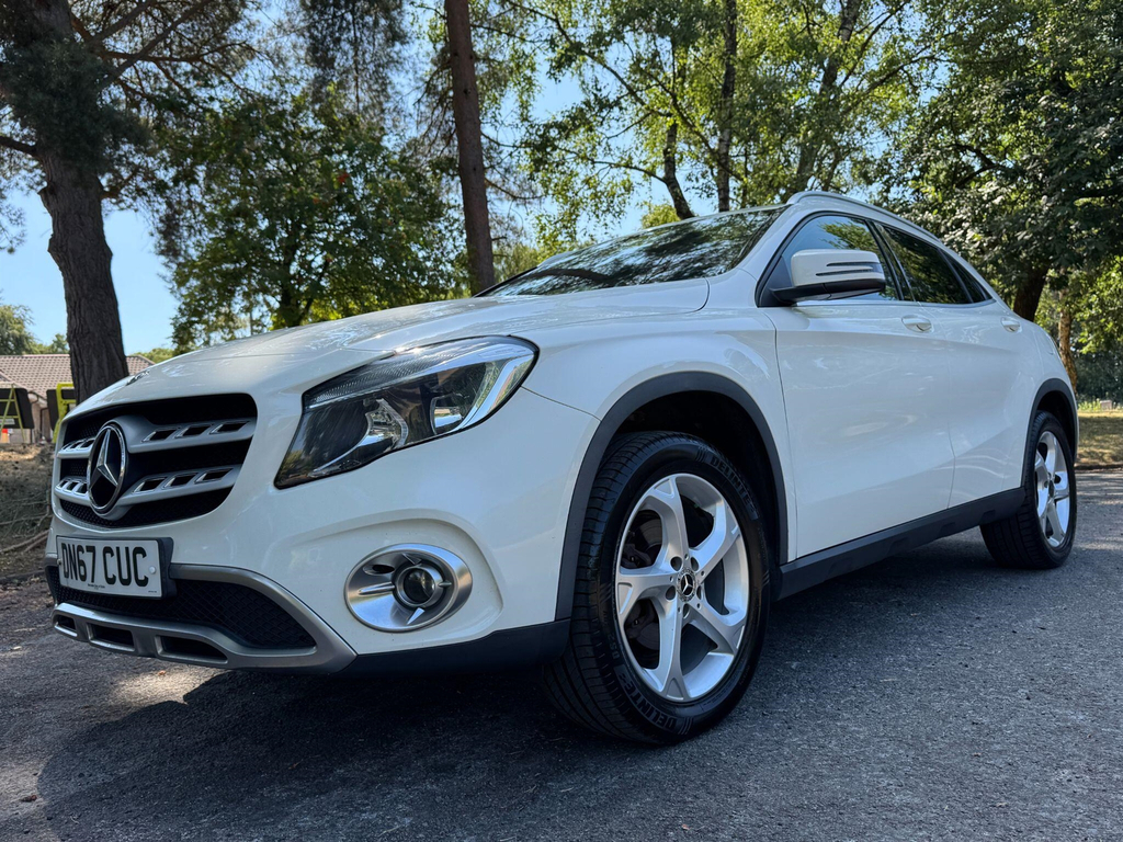 Mercedes-Benz GLA Class Green #24