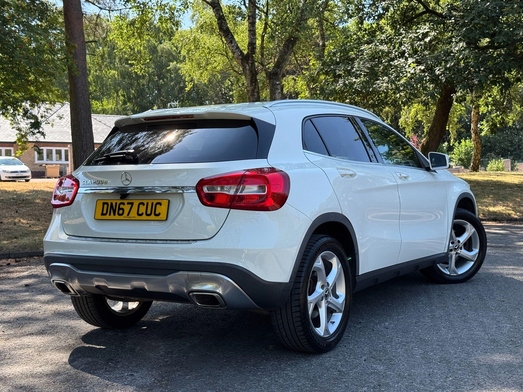 Mercedes-Benz GLA Class Green #40