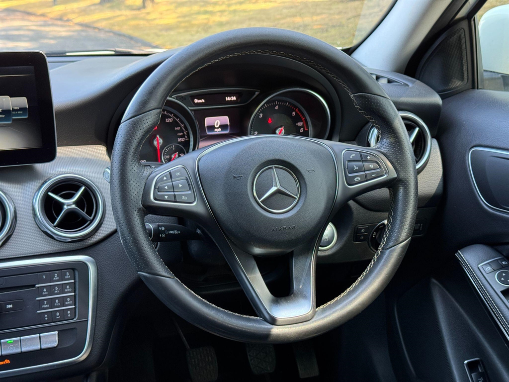 Mercedes-Benz GLA Class Green #55
