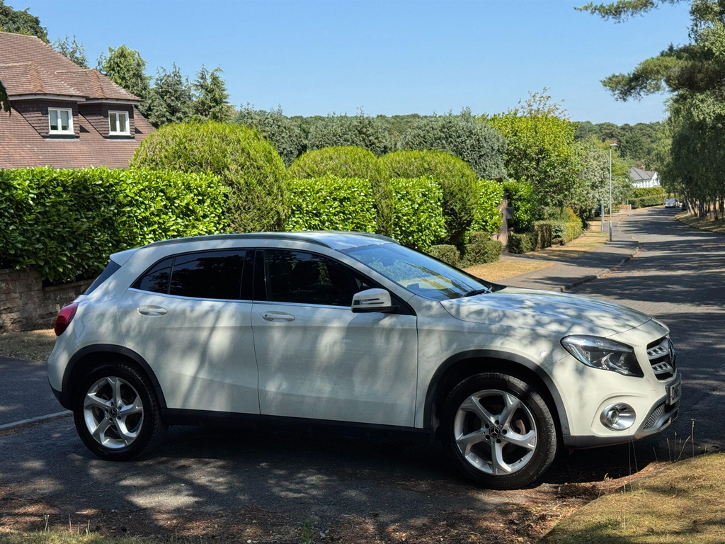 Mercedes-Benz GLA Class Green #71
