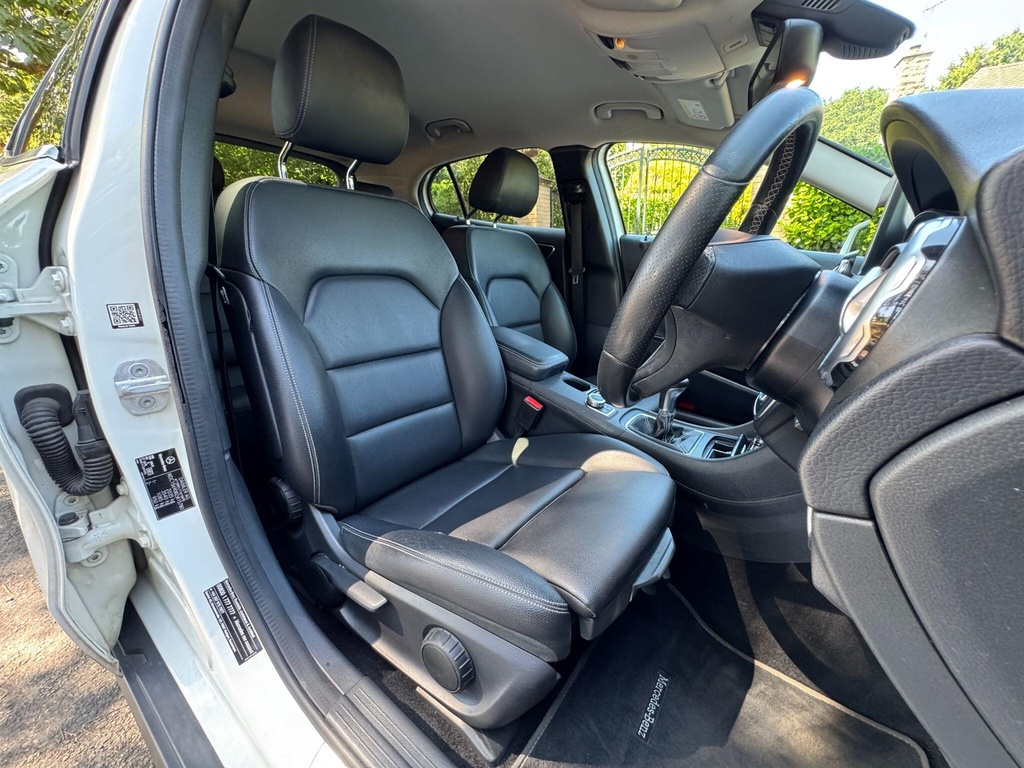 Mercedes-Benz GLA Class Green #46