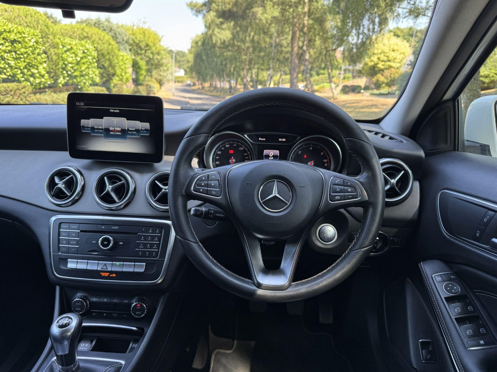 Mercedes-Benz GLA Class Green #38