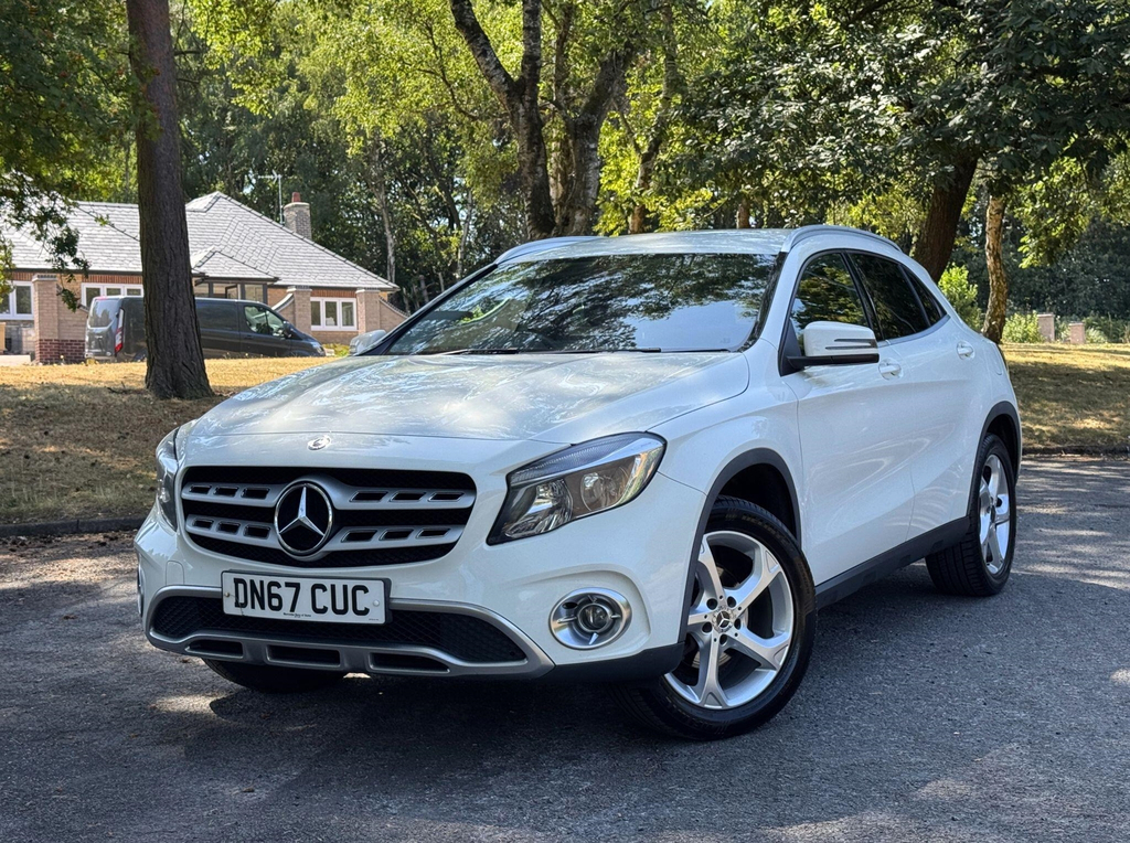 Mercedes-Benz GLA Class Green #39