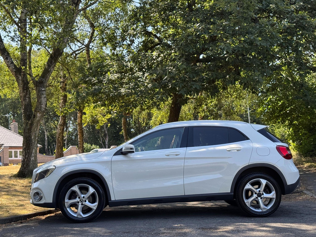 Mercedes-Benz GLA Class Green #32