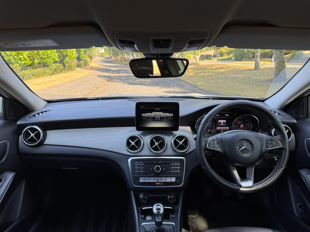 Mercedes-Benz GLA Class Green #20