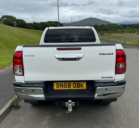 Toyota HILUX 2.4 Hi-luxury Invincible White #5
