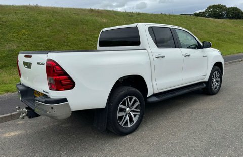 Toyota HILUX 2.4 Hi-luxury Invincible White #4