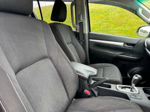 Toyota HILUX Invincible X Dcab Pick Up 2.8 D-4d Grey #7