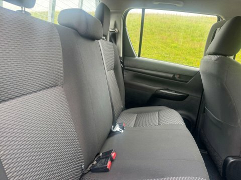 Toyota HILUX Acttive 4X4 Silver #9