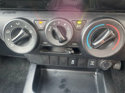 Toyota HILUX Acttive 4X4 Silver #12