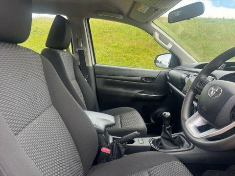 Toyota HILUX 2.4 Hi-luxury Active White #6