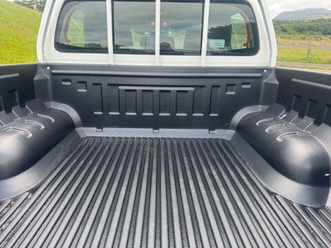 Toyota HILUX Acttive 4X4 Silver #10