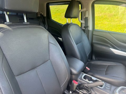 Nissan Navara 2.3L N-guard Black #8