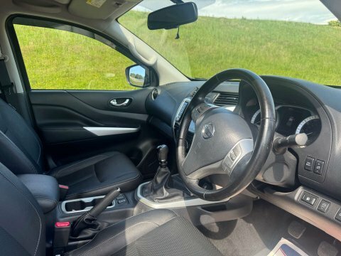 Nissan Navara 2.3L N-guard Black #7