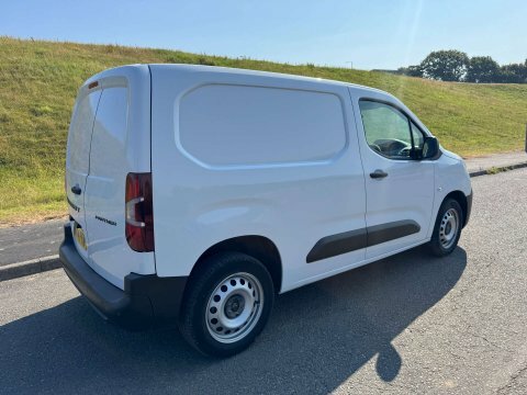 Peugeot Partner 1.5 Partner Professional MW74FFN White #4