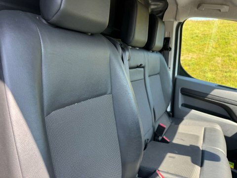 Vauxhall Vivaro Dynamic White #9