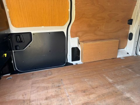 Vauxhall Vivaro Dynamic White #11
