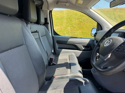 Vauxhall Vivaro Dynamic White #7