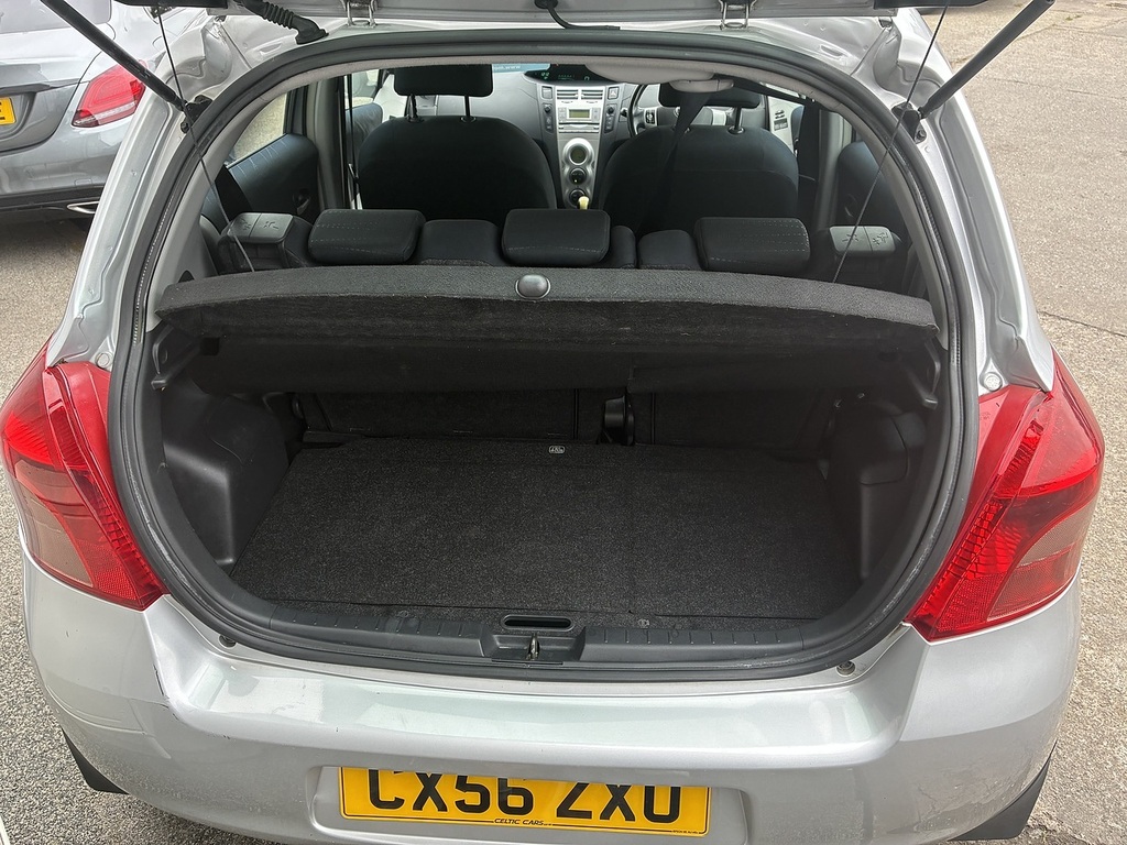 Toyota Yaris Vvt-i T Spirit Silver #4