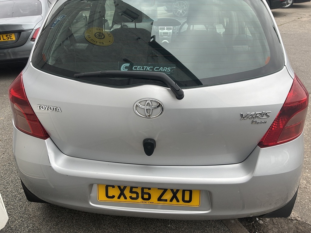 Toyota Yaris Vvt-i T Spirit Silver #5