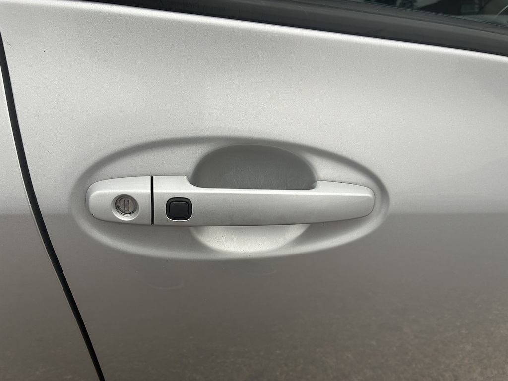 Toyota Yaris Vvt-i T Spirit Silver #6