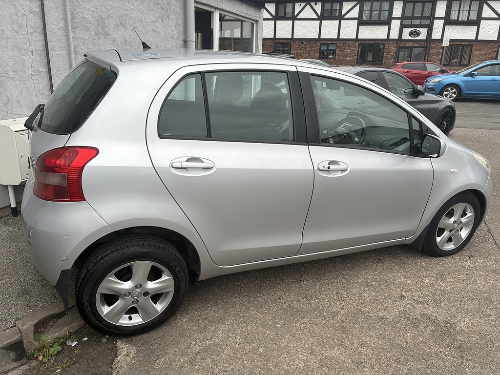 Toyota Yaris 1.4 D-4d T3 Multimode Silver #17