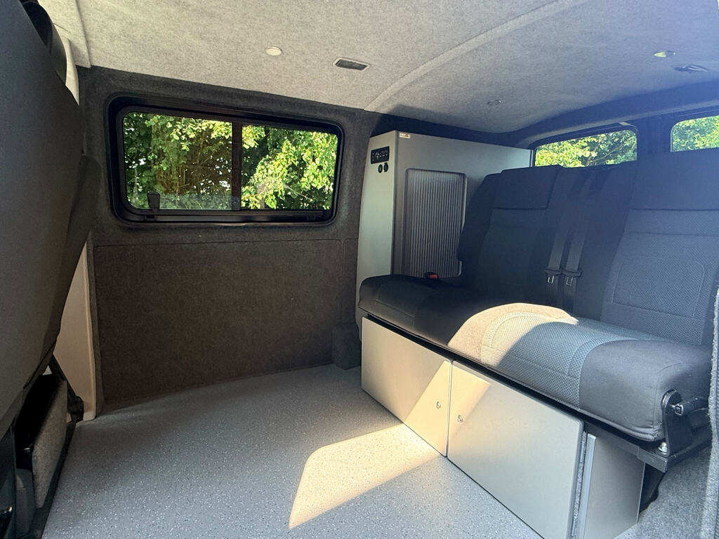 Volkswagen Campervan T28 Highline AK16YZO Grey #4