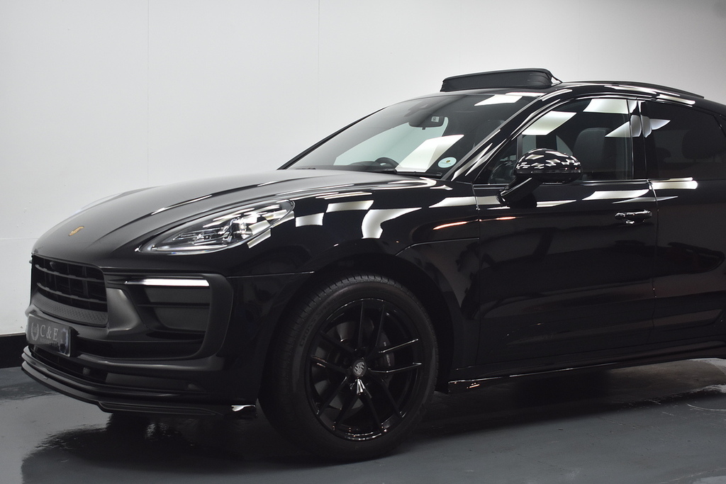 Porsche Macan Suv LY23KZO Black #3