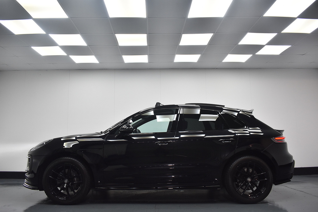 Porsche Macan Suv LY23KZO Black #2