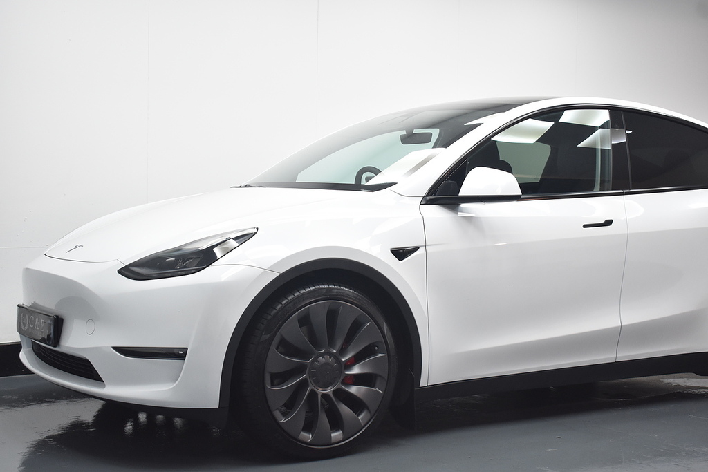 Tesla Model Y Suv AJ72ODS White #3