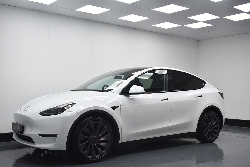 Tesla Model Y Suv AJ72ODS White #5