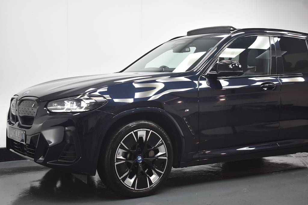 BMW iX3 Suv OU22ERO Black #3
