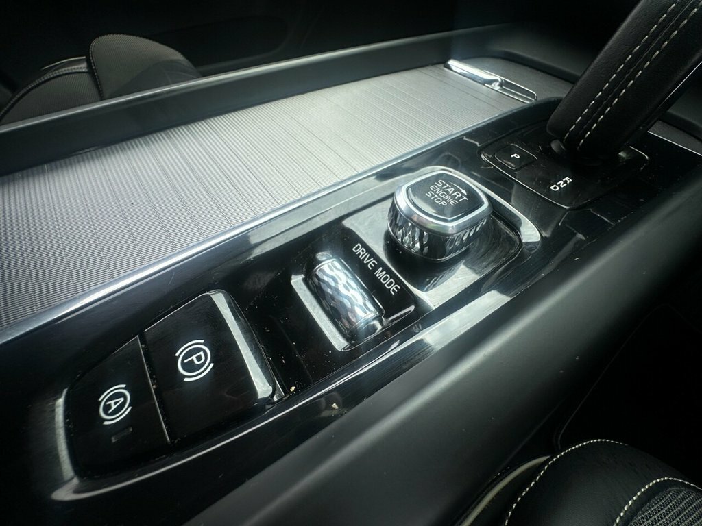 Volvo XC60 Inscription Pro White #10