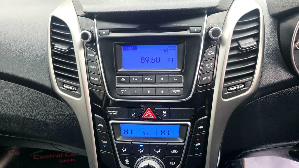 Hyundai I30 1.6 Crdi Active Euro 5 White #32