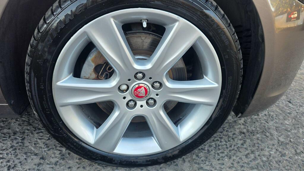 Jaguar XE R-sport Black #46