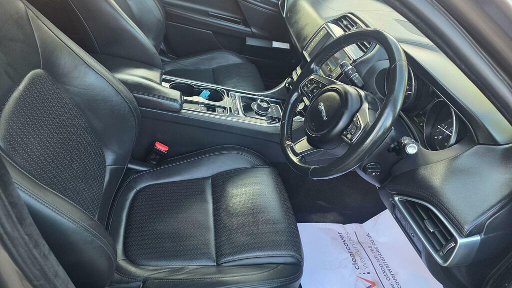 Jaguar XE R-sport Black #28