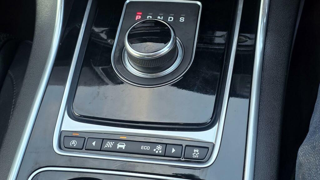 Jaguar XE R-sport Black #34