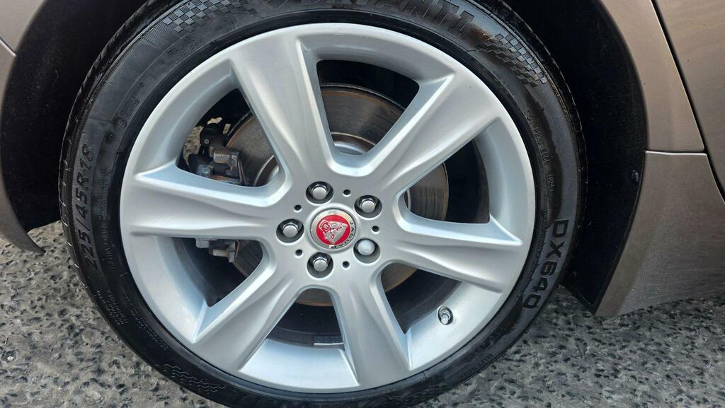 Jaguar XE R-sport Black #48