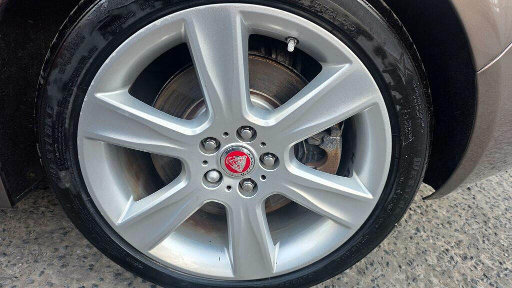 Jaguar XE R-sport Black #45