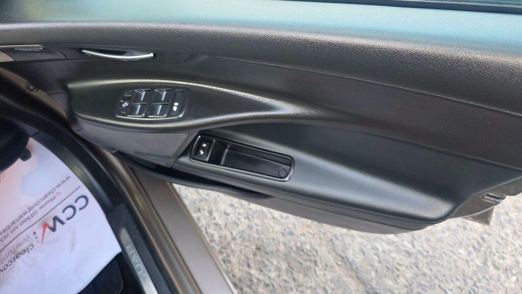 Jaguar XE R-sport Black #23