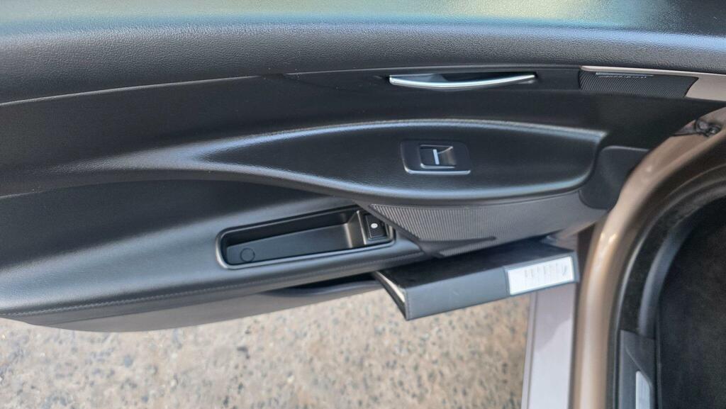 Jaguar XE R-sport Black #40