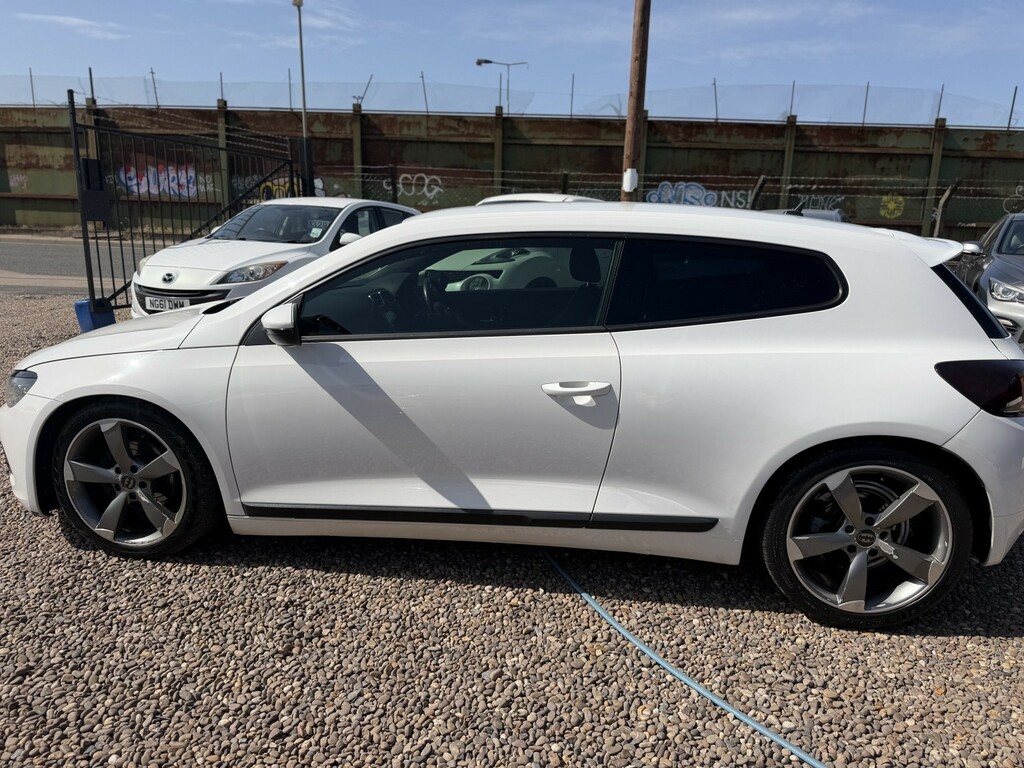 Volkswagen Scirocco Hatchback 2.0 Tdi Gt 2010 White #2