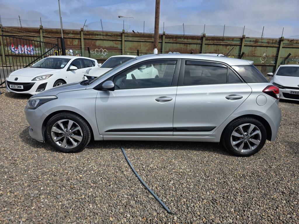 Hyundai I20 1.2 Premium Silver #2
