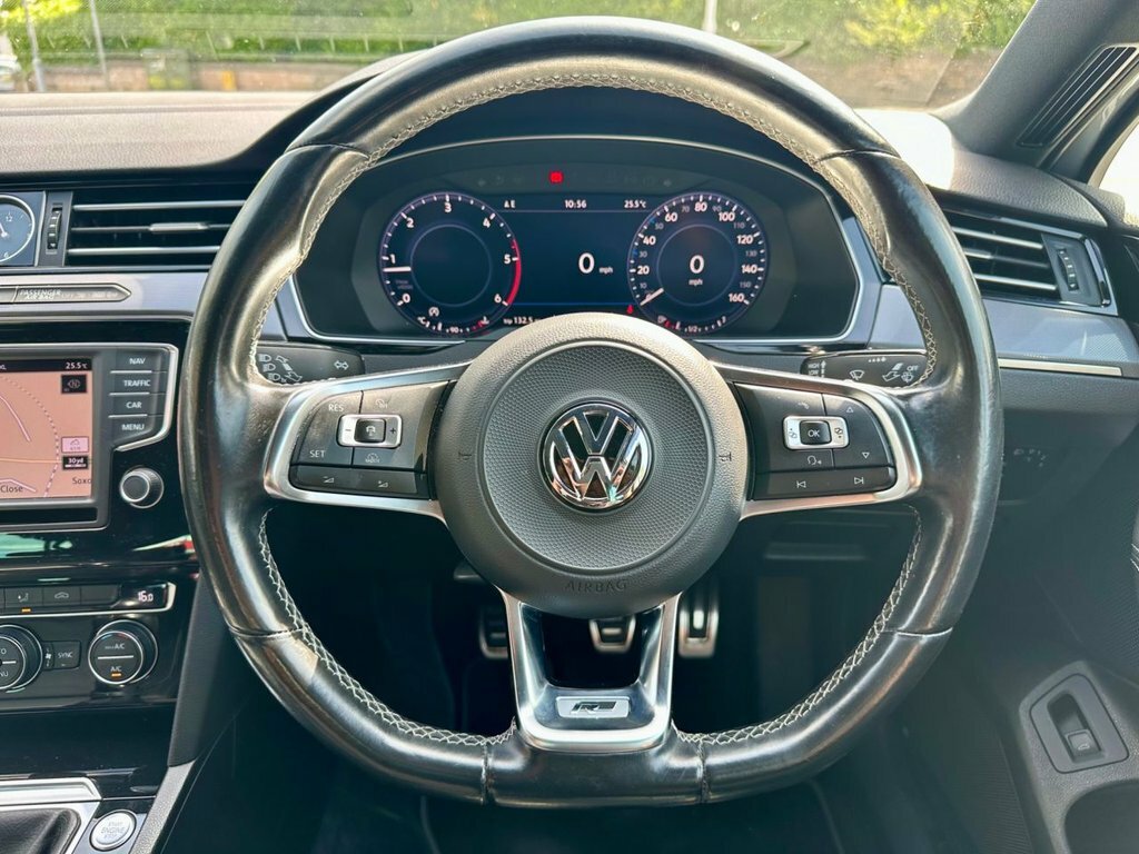 Volkswagen Passat 2.0 Tdi Gt White #25