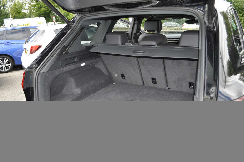 Volkswagen Touareg 3.0 Touareg V6 Black Edition Tdi 4Wd Black #2