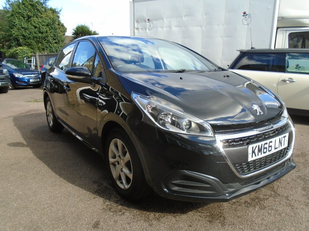Peugeot 208 1.6 Bluehdi Active Hatchback KM66LNT Black #3