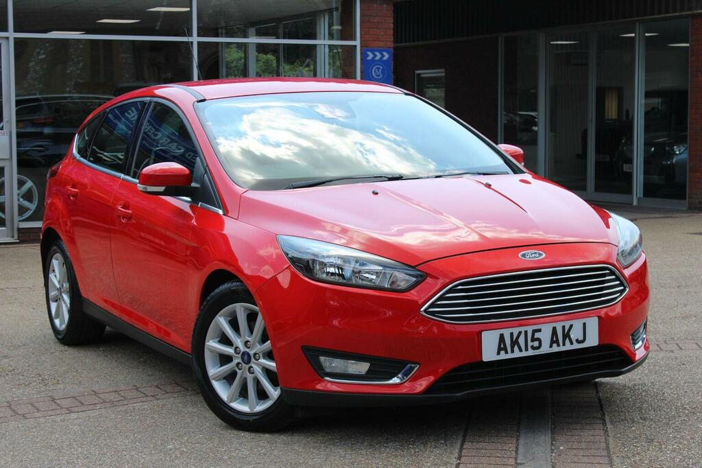 Ford Focus 1.6 Tdci Titanium Euro 5 Ss Red