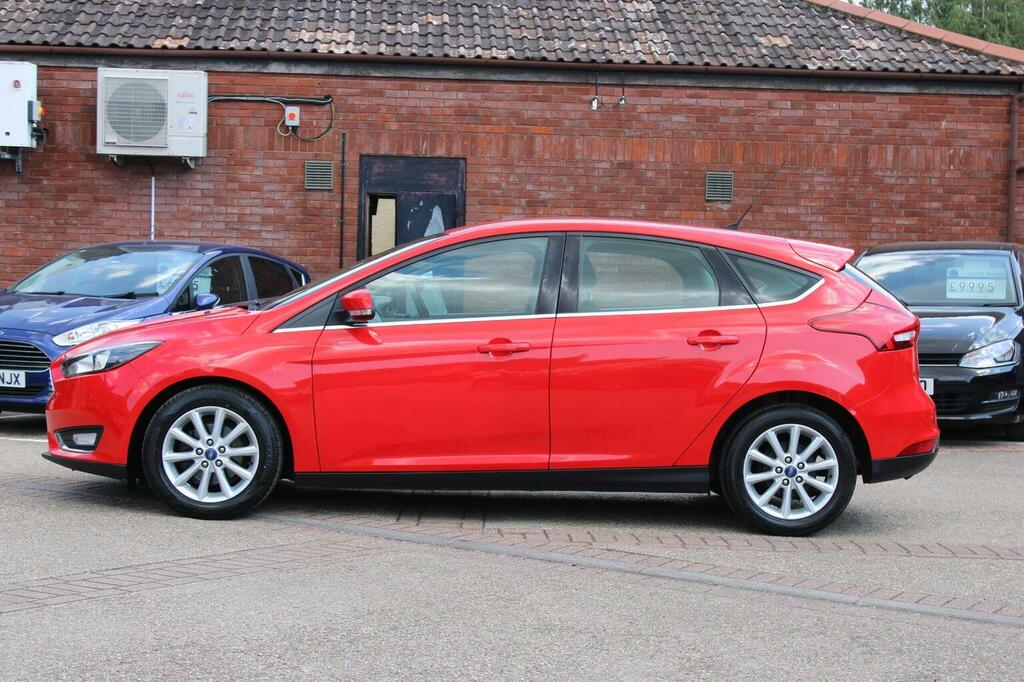 Ford Focus 1.6 Tdci Titanium Euro 5 Ss Red #5