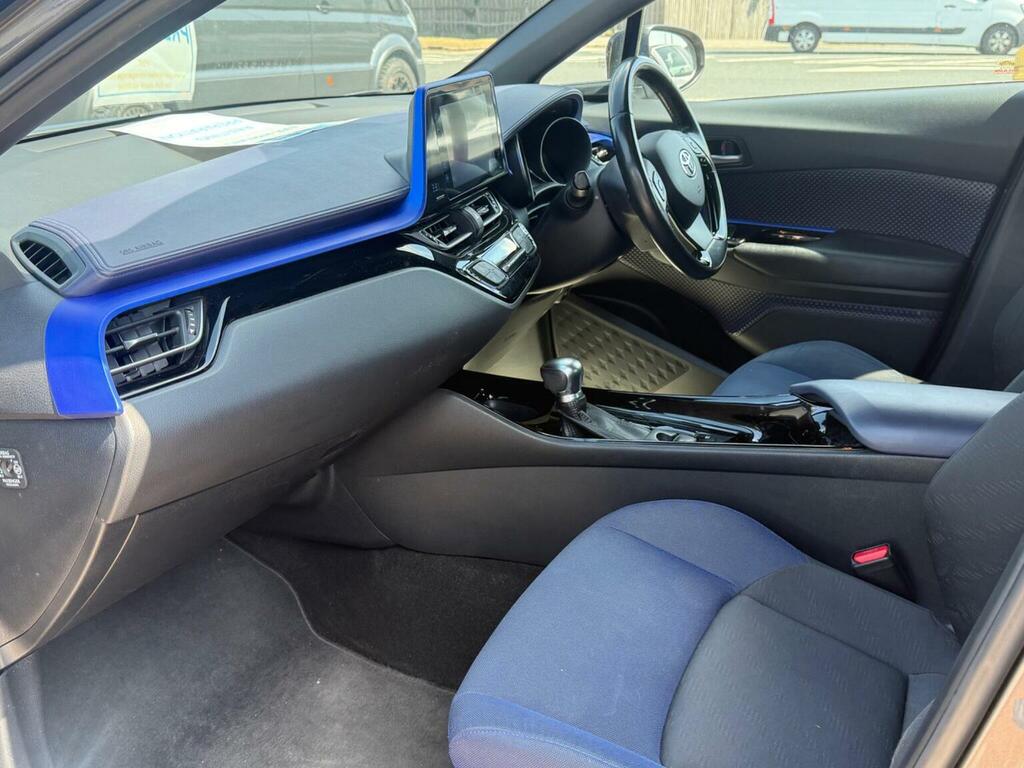 Toyota C-Hr 1.8 Vvt-h Dynamic Cvt Euro 6 Ss Grey #4